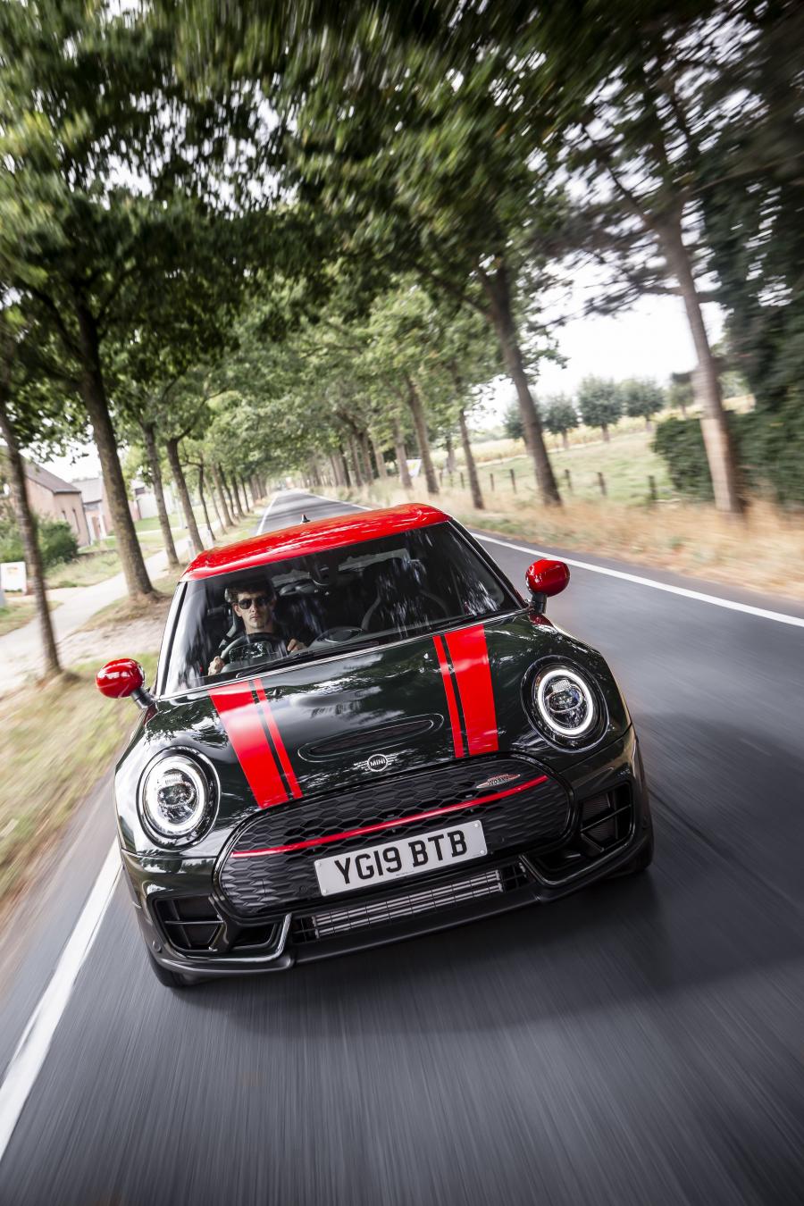  Mini John Cooper Works Clubman (F54) 2019 года  (UK) (фото 24 из 27)